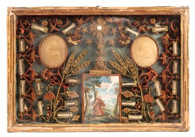 a picture of a picture of a woman in a picture frame