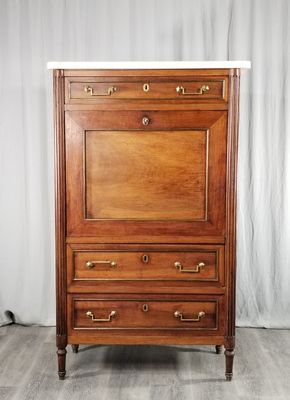 une image d'une commode en bois avec un plateau en marbre