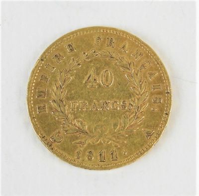 une pièce d'or sur laquelle figure le chiffre 40