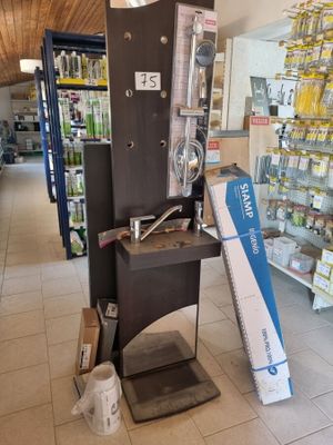 a machine that is sitting in the middle of a store