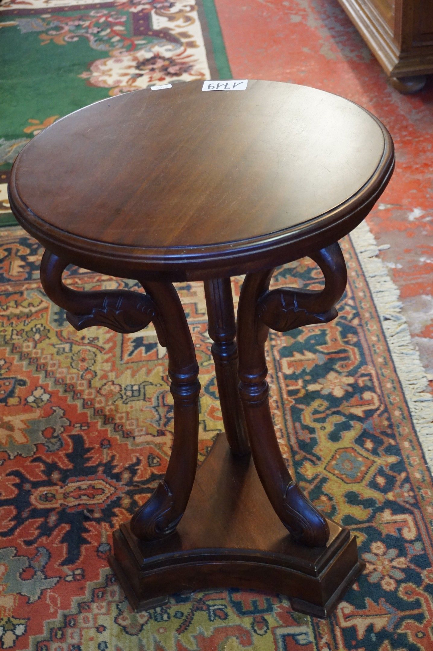 table d'appoint ronde de style Empire - ornée de cous de cyg…