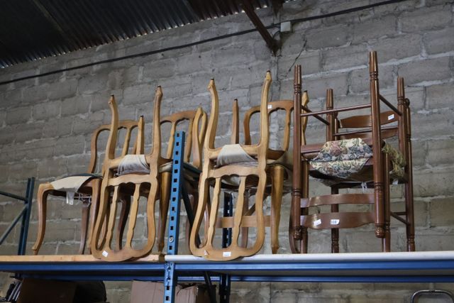 Important lot de chaises diverses (environ 25), paire de fauteuil...
