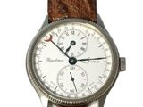 gros plan d'une montre sur fond blanc