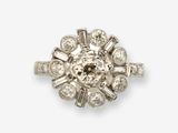 une bague ancienne à grappes de diamants