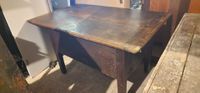 Un grand coffre XVIIIème, deux tables rustiques, un coffre N… (photo 6)