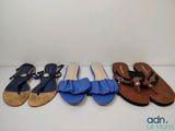 quatre paires de sandales pour femmes, de différentes couleurs et tailles