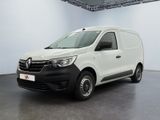 La camionnette blanche est garée dans une grande pièce.
