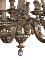 Lustre en bronze doré à huit double bras de lumière, à riche… (photo 2)