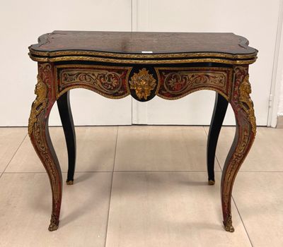 Table à jeux en marqueterie dite de BOULE, ornements en bron… - Photo 1
