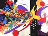 deux tableaux de couleurs et de formes différentes accrochés à un mur blanc