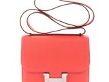 le sac à bandoulière Hermès couleur corail