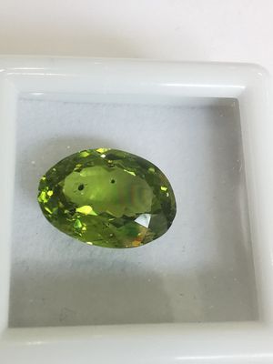 PERIDOT green Myanmar Birmanie ovale 13,7 x 10 6,37ct