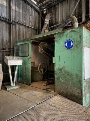 a large green machine in the middle of a building