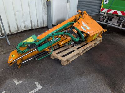 an image of a machine that is sitting on a pallet