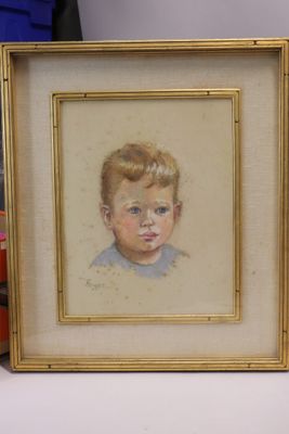 JOYEZ (XX) "Portrait d'un enfant" dessin au pastel signé.