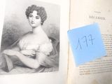 un livre avec la photo d'une femme