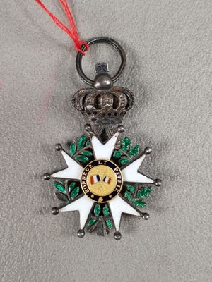 médaille de l'Ordre des Chevaliers de France, émaillée de vert et de blanc
