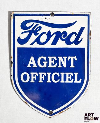 une enseigne bleue et blanche sur laquelle on peut lire « Bureau de l'agent Ford »