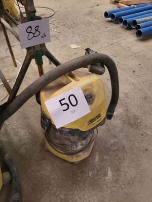 a picture of a machine that is sitting on the ground