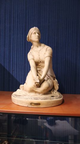 CHAPUT (d’après). « Jeanne D’Arc ». Sujet en plâtre. H : 46 (acci...