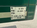 une affiche à l'arrière d'un bus vert