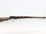 un fusil avec un canon en bois sur fond blanc