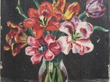 peinture représentant un vase de tulipes posé sur une table, sur fond noir