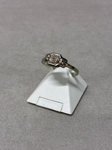 Bague en platine et or 18 carats 750 millièmes à décor d’une peti