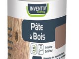 gros plan d'un pot de peinture sur fond blanc