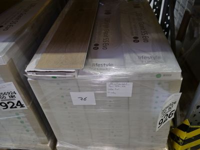 plusieurs boîtes empilées les unes sur les autres