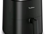l'image d'une friteuse noire posée sur un comptoir