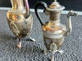 paire de théières anciennes en métal argenté