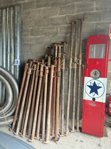 Lot de 40 étais environ. Différentes tailles
