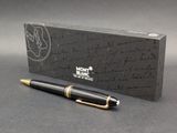 a pen that is sitting on top of a box