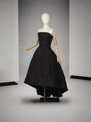 robe de soirée noire, créée par un costumier de cinéma pour un costumier de cinéma