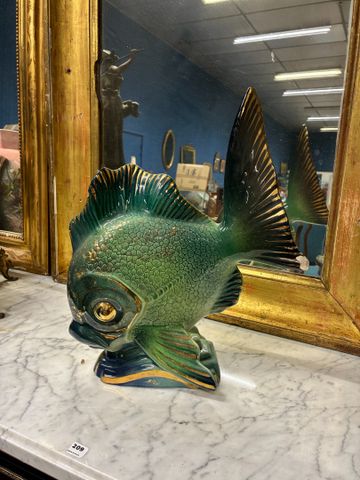 VALLAURIS - Poisson en céramique. Signé B. PUGI. Éclats et manque