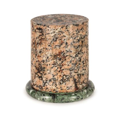 ÉLÉMENT DÉCORATIF EN GRANIT ET MARBRE VERT, 18E - 19E SIÈCLE…