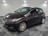 la photo d'une voiture garée dans un garage