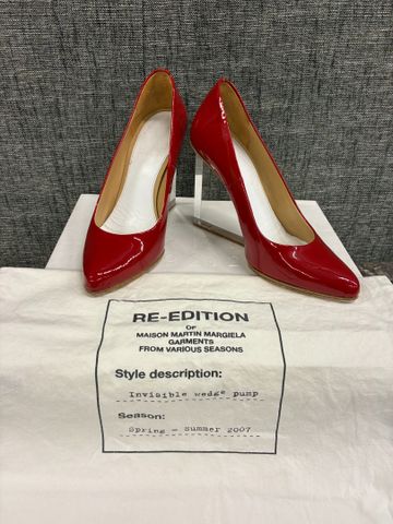 MAISON MARTIN MARGIELA pour H&M : escarpin en cuir verni rouge ta...