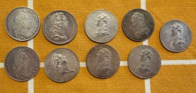 a close up of a bunch of coins sitting on a table