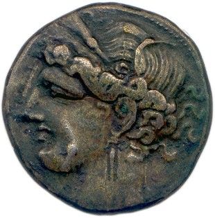 gros plan d'une pièce de monnaie sur laquelle figure une femme