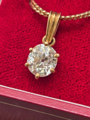 PENDENTIF en or 750/1000 orné d'un diamant de forme coussin …