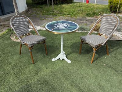 1 table de bistro parisien à pied tripode en fonte de couleu…
