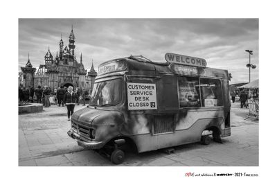LOVE ART EDITIONS X DISMALAND Photographie de la série "DISM…