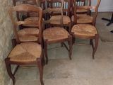 a lot of chairs that are lined up in a room