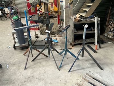 tout un tas d'outils qui traînent dans un garage