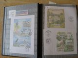 une photo d'un livre sur lequel figurent des timbres