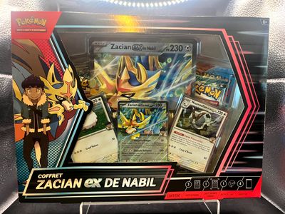 une boîte de cartes Pokémon exposée dans un magasin