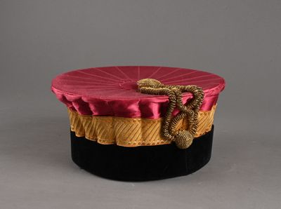 Toque de magistrat en soie, cannetille et velours
