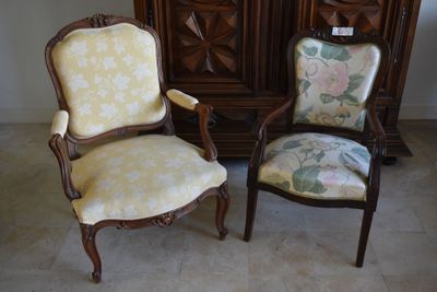 two chairs sitting next to each other in a room